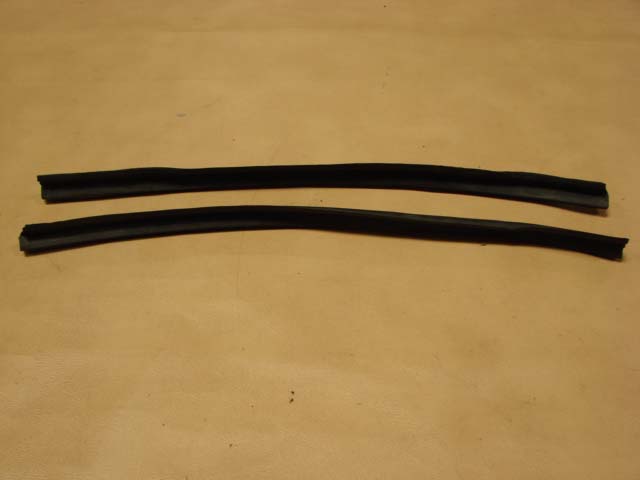 B30146B Quarter Window Front Weatherstrip