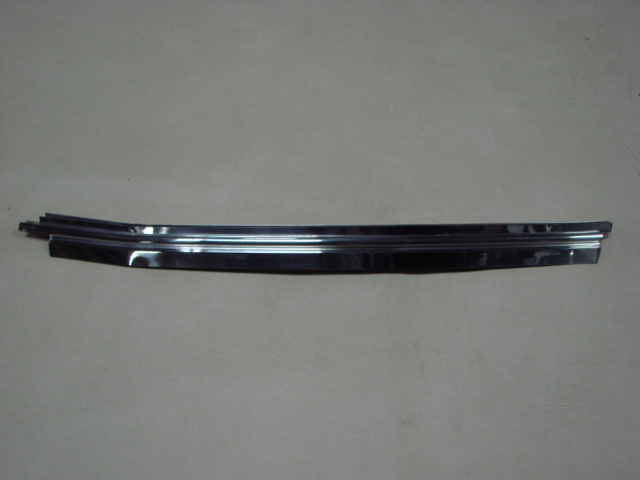 B22224A Door Glass Upper Stainless Moulding