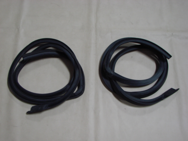 B51222B Roof Rail Weatherstrip, Pair