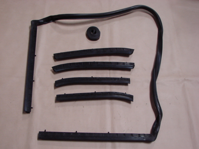 B51563A Soft Top Side Front Weatherstrip