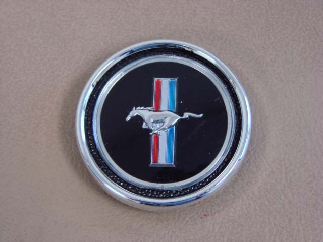 B04490B Dash Horse Emblem With Base