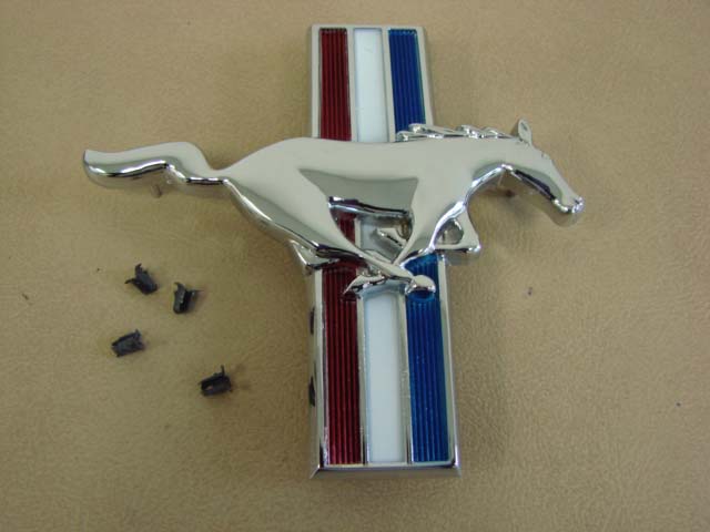 B16228F Thunderbird V8 Emblem