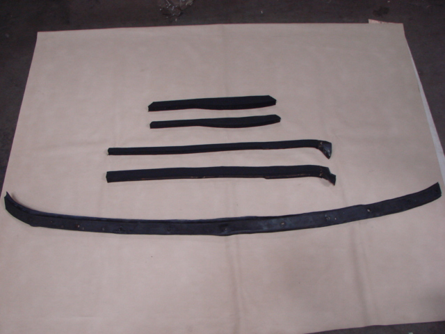 B51563A Soft Top Side Front Weatherstrip